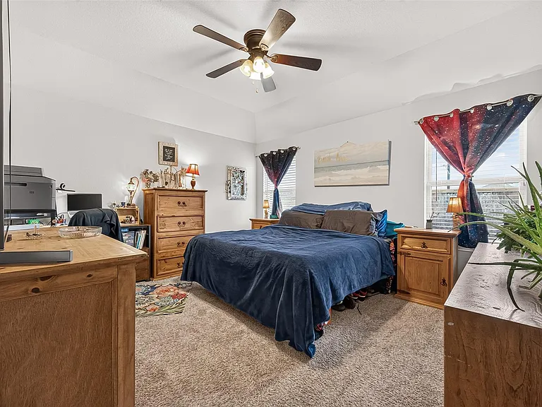 811 Petunia Falls Ln — Photo 22