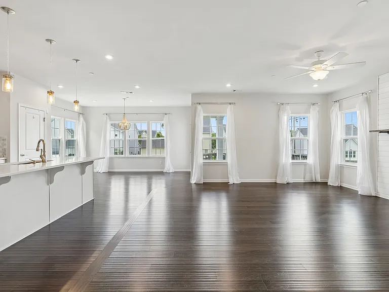2030 Oglethorpe Dr — Photo 12