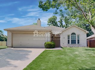 548 Harbor Crest Rd, Azle, TX 76020