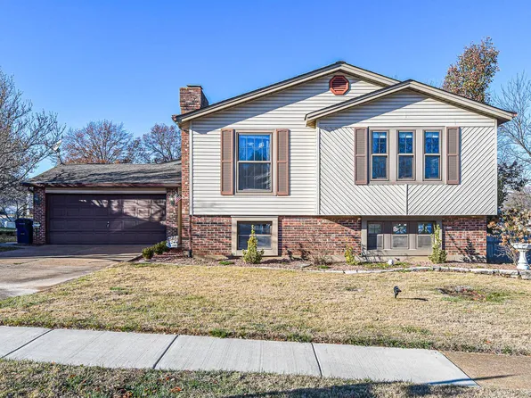 2637 Treeridge Trail Ct, Saint Louis, MO 63129