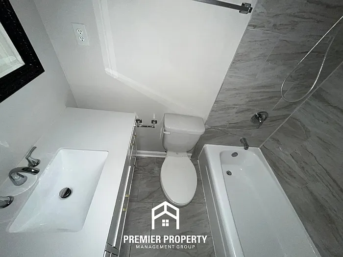 1352 Winfield Ave — Photo 16