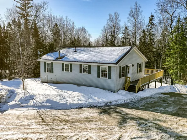 10 Johnson Lane, Rangeley, ME 04970