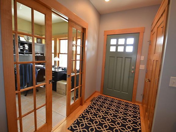 2nd image of 912 Wildflower Ln