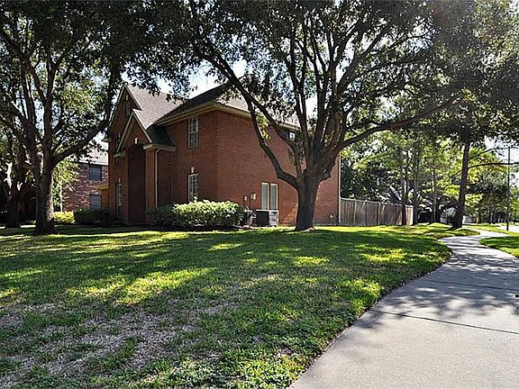 3rd image of 19619 Cottage Park Cir