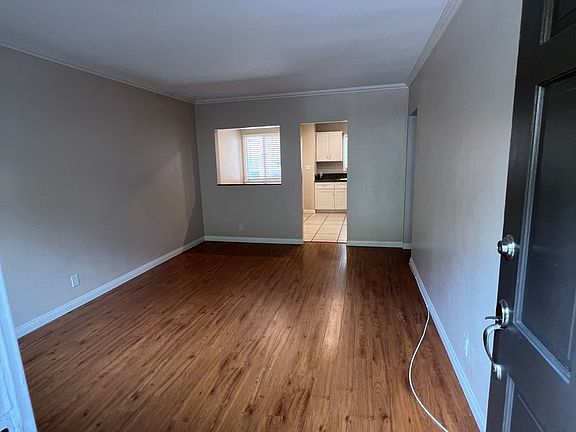 3rd image of 1827 Grismer Ave #C
