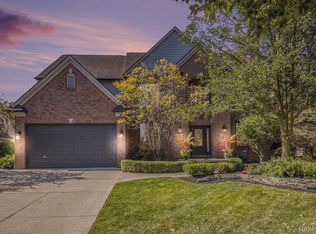 1316 Ross Ln, Rochester, MI 48306