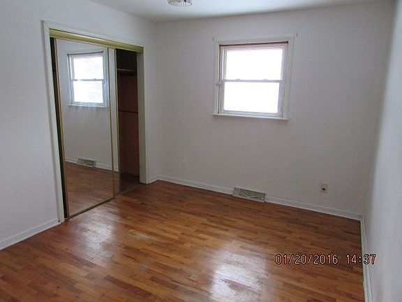 5th image of 409 Marston St
