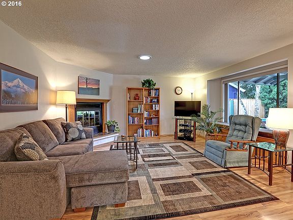 3rd image of 1531 SE Jacquelin Dr