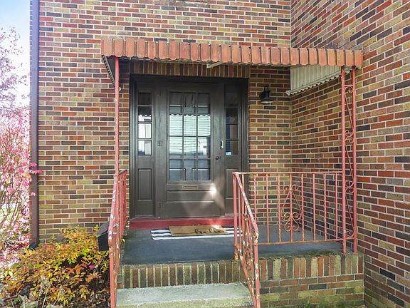 4th image of 821 Rogers St