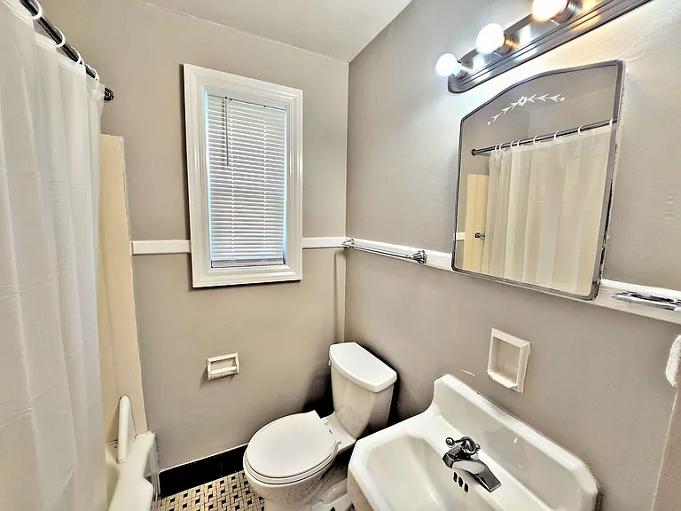208 Goldsmith St SE — Photo 8