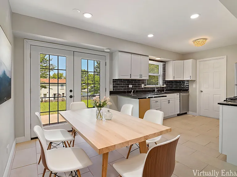 2208 Kensington Dr — Photo 20