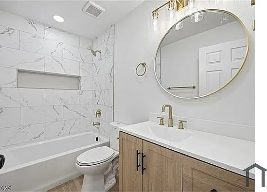 488 Albert Ave — Photo 5