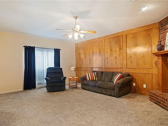 4th image of 1321 Woodmoor Dr