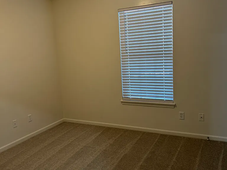 2410 E Sycamore St — Photo 4