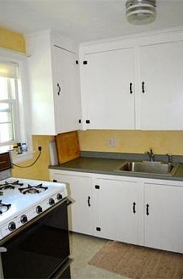 5th image of 203 Washington St