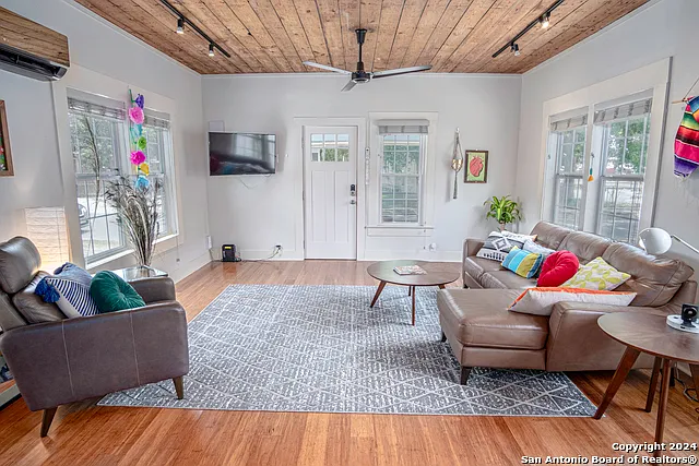 311 Alamosa Ave — Photo 5