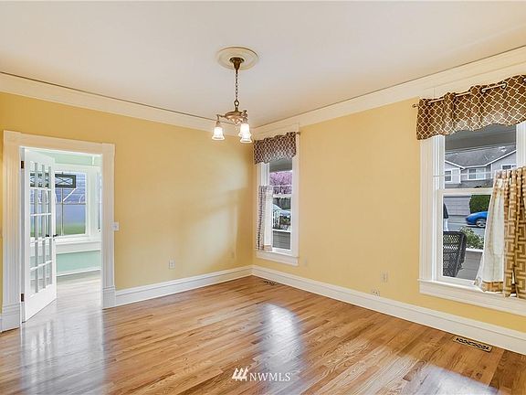 4th image of 824 Pine Ave
