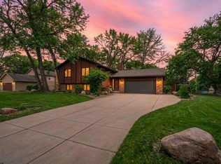 8560 Holland Ave, Apple Valley, MN 55124