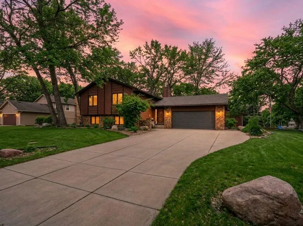 8560 Holland Ave, Apple Valley, MN 55124