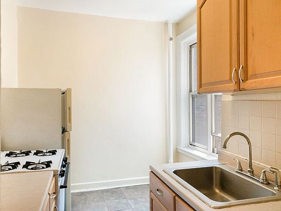 5th image of 328 W 96th St APT 5D