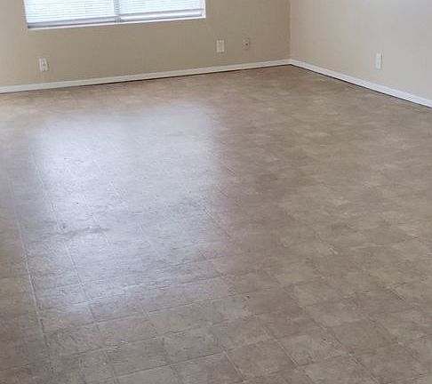 4th image of 802 W Oak St #6