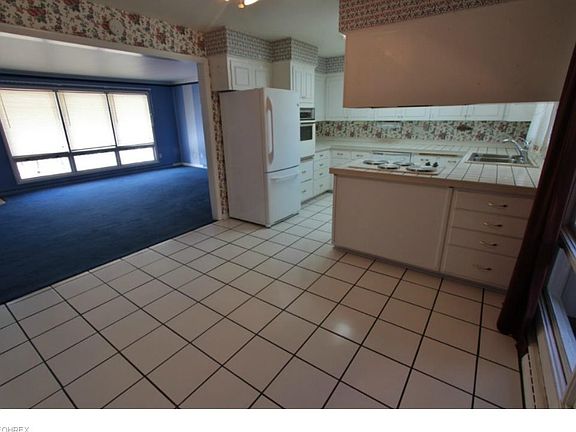 5th image of 3106 Lookout Dr