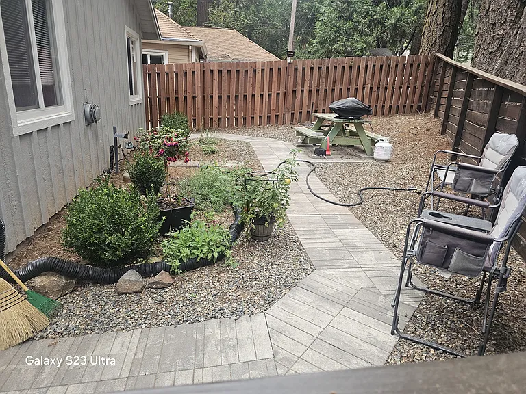 Maple Ave — Photo 3