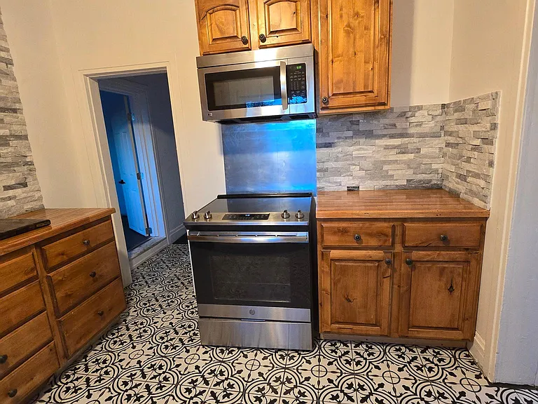 452 S Main St — Photo 21