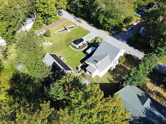 5th image of 22 Forest St