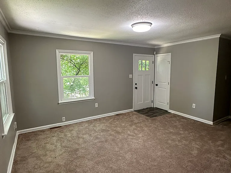 1526 Valley Rd — Photo 6
