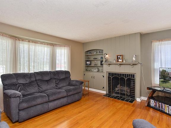 4th image of 7044 Claybourne Ave