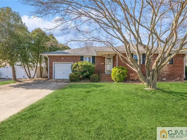 16 Ann Marie Dr, Hamilton, NJ 08610