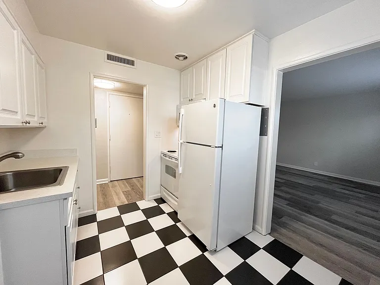 2222 P Street — Photo 4