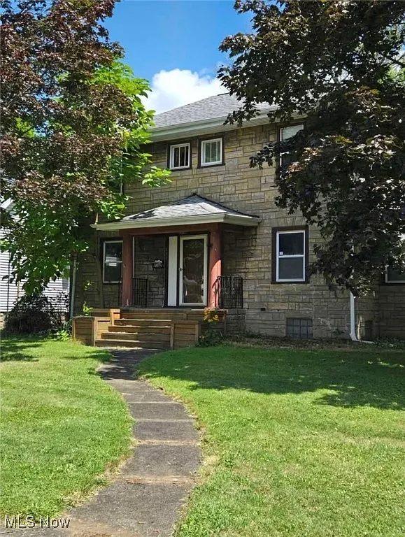 405 Oak Knoll Ave SE photo 1