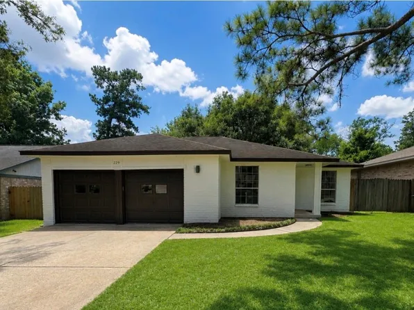229 Oxford Dr, Conroe, TX 77303