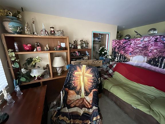 3rd image of 325 Conniston Road