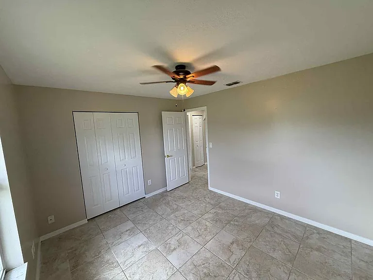 17 Hemlock Radial Ct — Photo 16