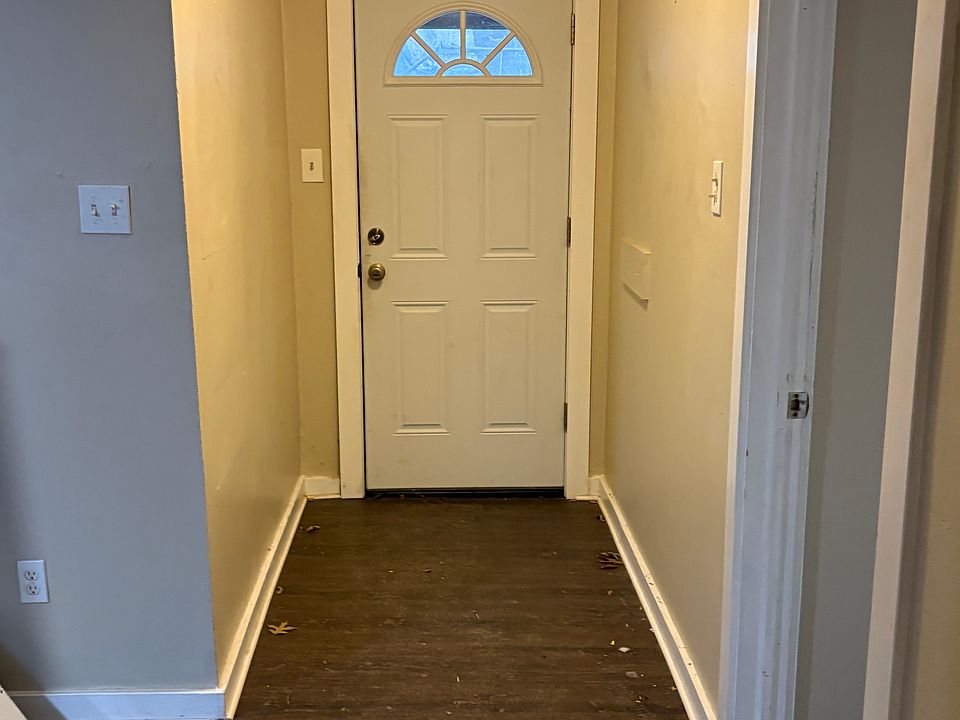 1st image of 525 Mountain Ave APT 2