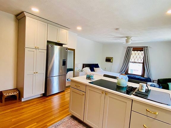 5th image of 930 S Phillips Ave #3