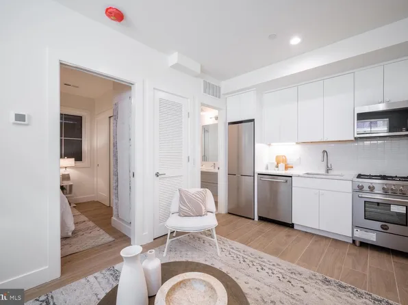 1775 Swann St NW #T02, Washington, DC 20009