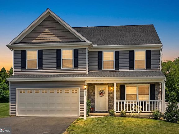 3rd image of 216 Darlington Ct
