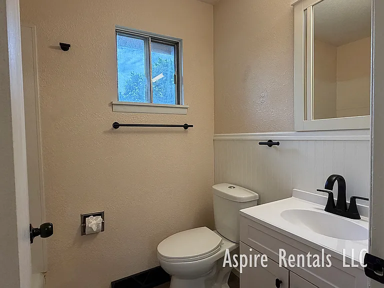 Full bath (upstairs) with tub