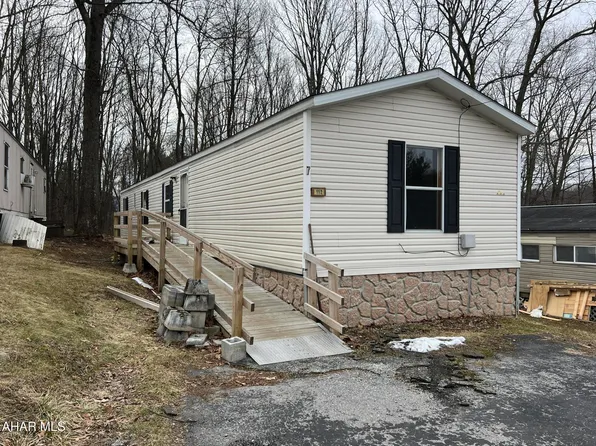 112 Court Ln, Altoona, PA 16601