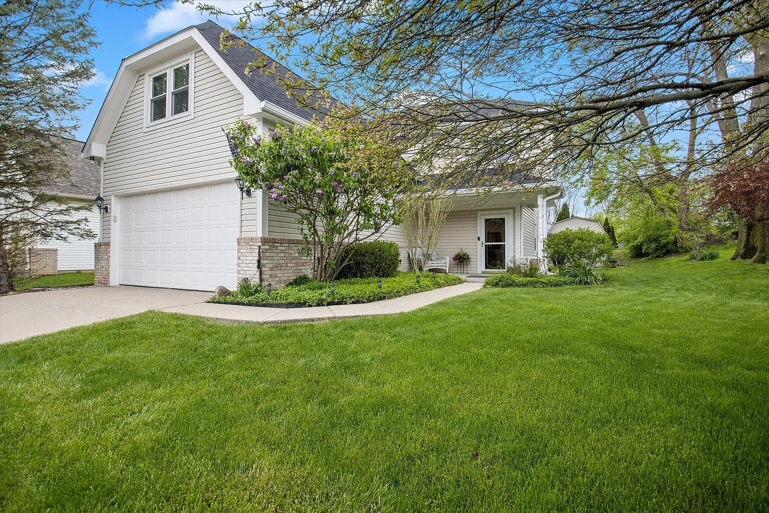 212 Walter St photo 1