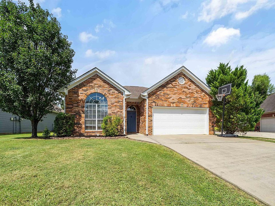 1st image of 809 Waterford Cir