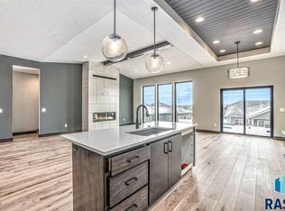 8209 Lady Slipper Cir, Sioux Falls, SD 57110