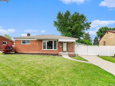 2890 Maxwell St, Trenton, MI, 48183