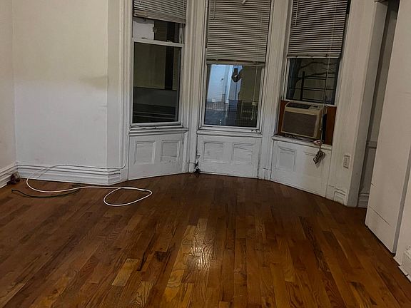 2nd image of 1423 Longfellow Ave #1
