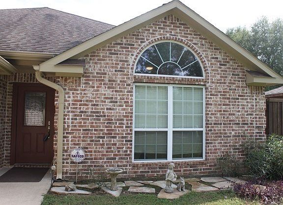3rd image of 965 Whispering Pine Ln