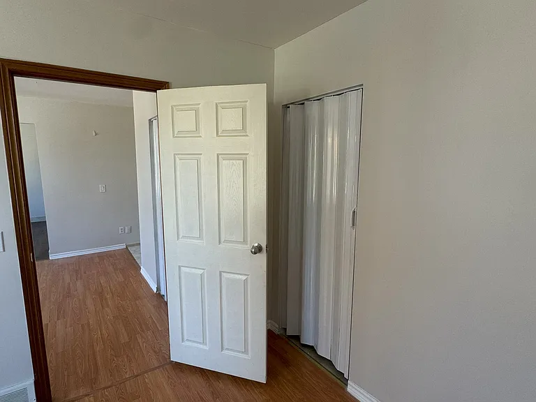401 Parent Ave #2 — Photo 10